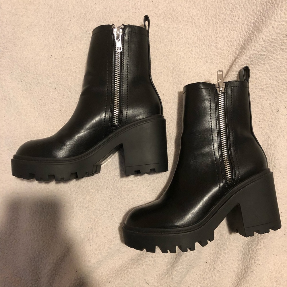 Urban outfitter black boots